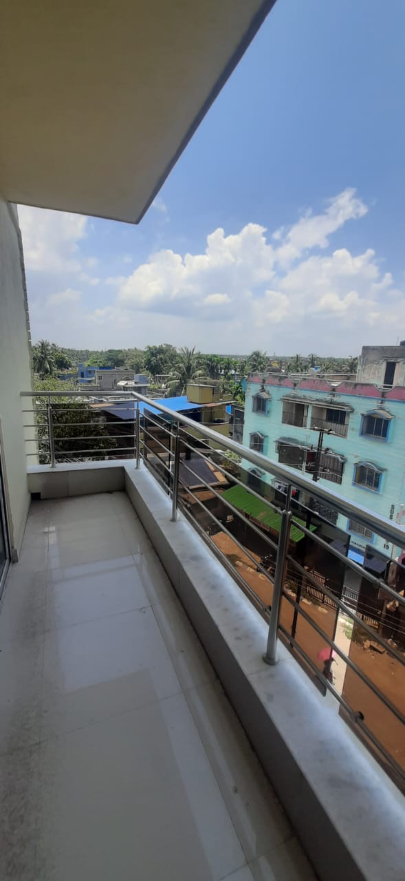 Thakurpukur,on M.G.Road,3BHK (PA246)
