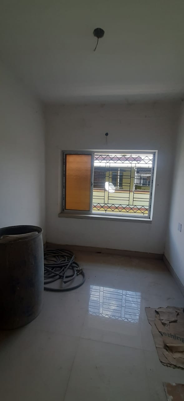 Thakurpukur,on M.G.Road,900sqft,2BHK (PA246)