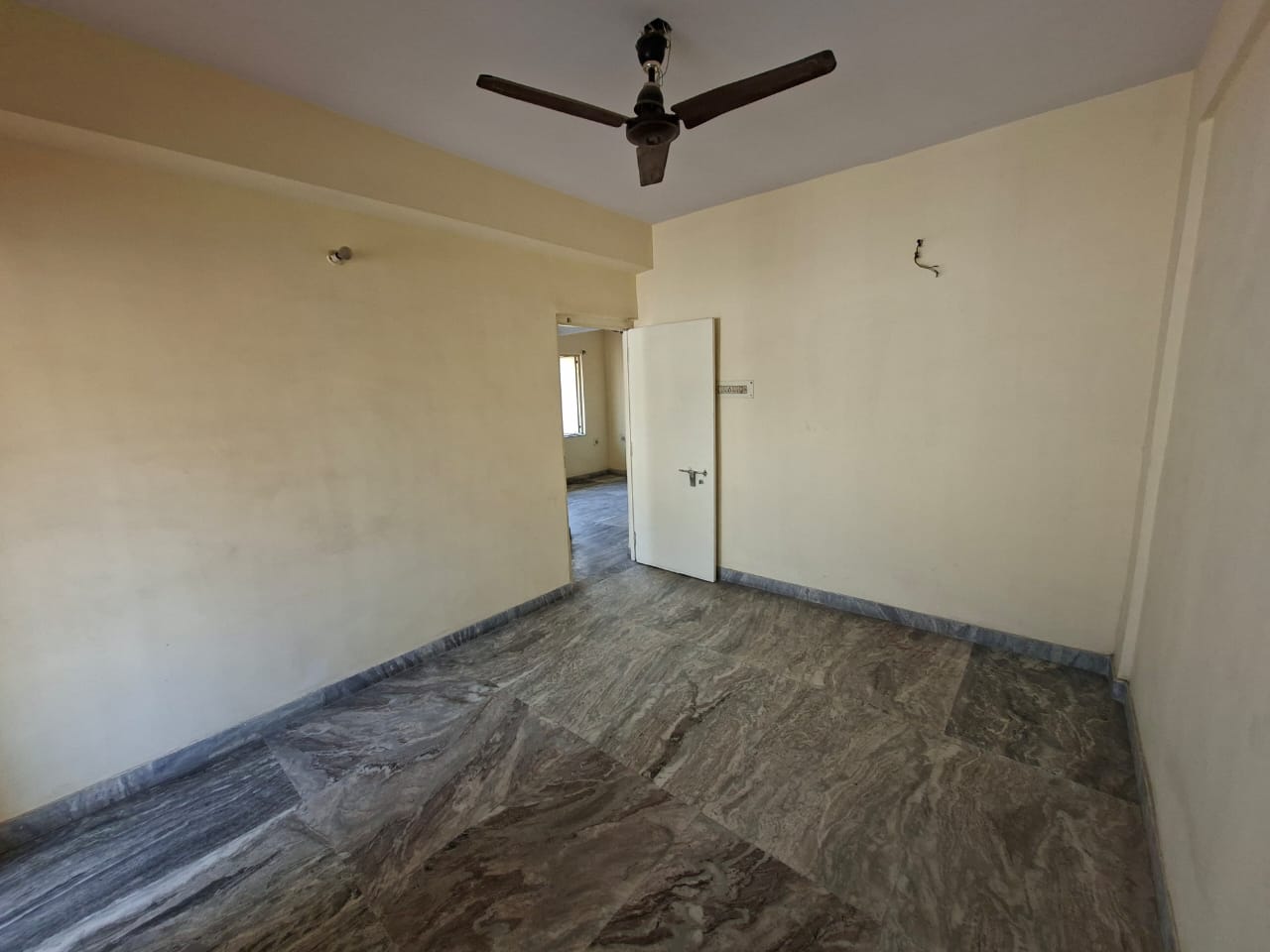 Tollygunge Muchipara,Raja Rammohan Roy Road,Gitanjali Apartment,1250sqft,3BHK (OA270)