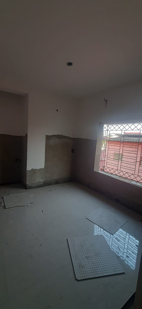 Thakurpukur,on M.G.Road,900sqft,2BHK (PA246)